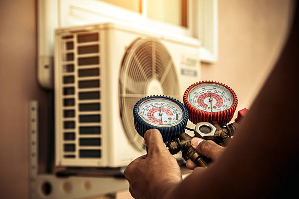 Professional Hvac technician working in Bloomsbury, NJ